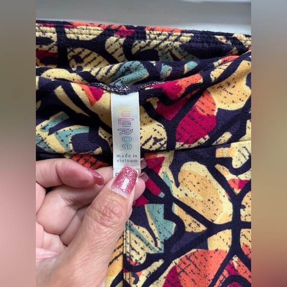 LULAROE Leggings EUC (Excellent Used Condition). One Size - Picture 5 of 8